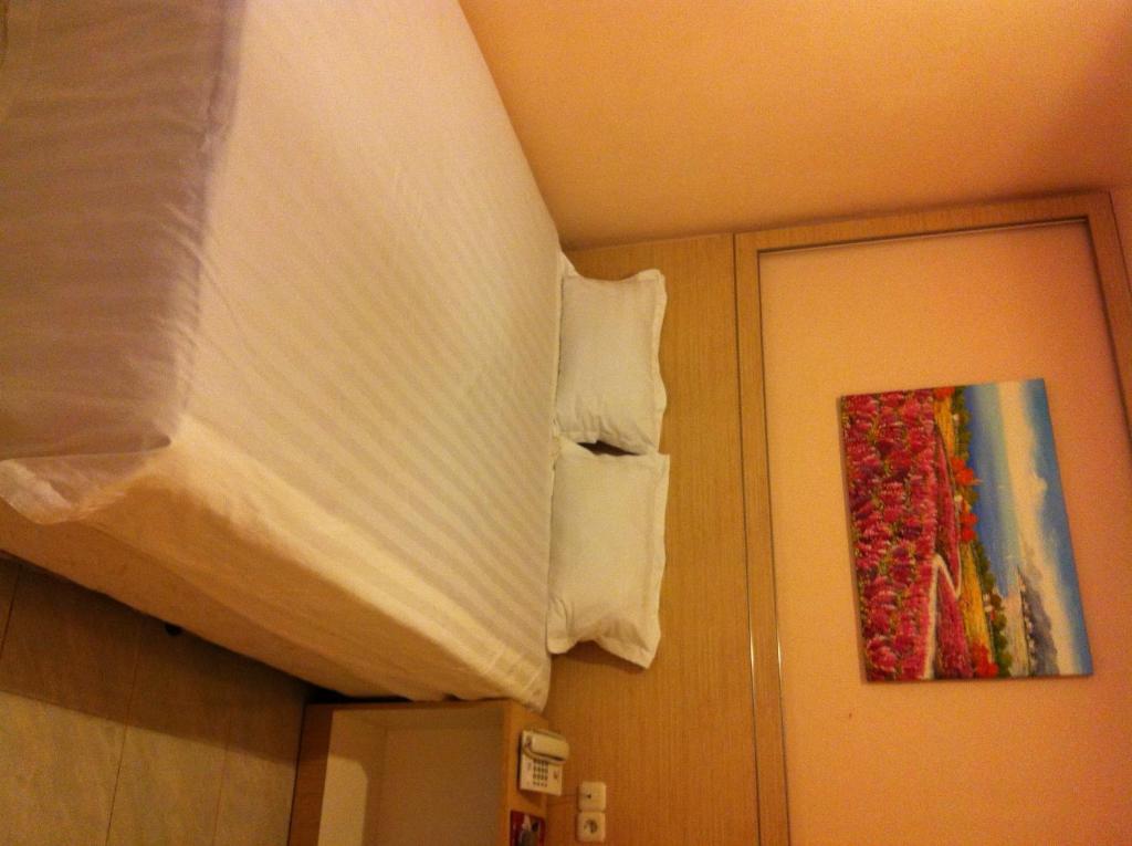 Hotel Paramount Biringkanya Værelse billede
