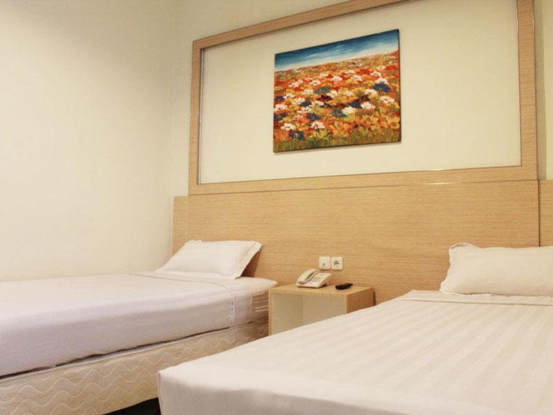 Hotel Paramount Biringkanya Eksteriør billede